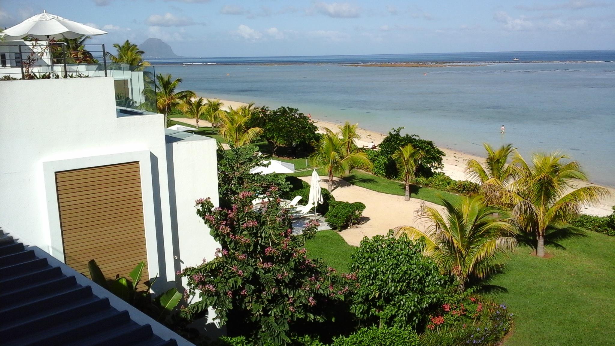 Cap Ouest: Luxury Beachfront Apartments Flic en Flac Luaran gambar