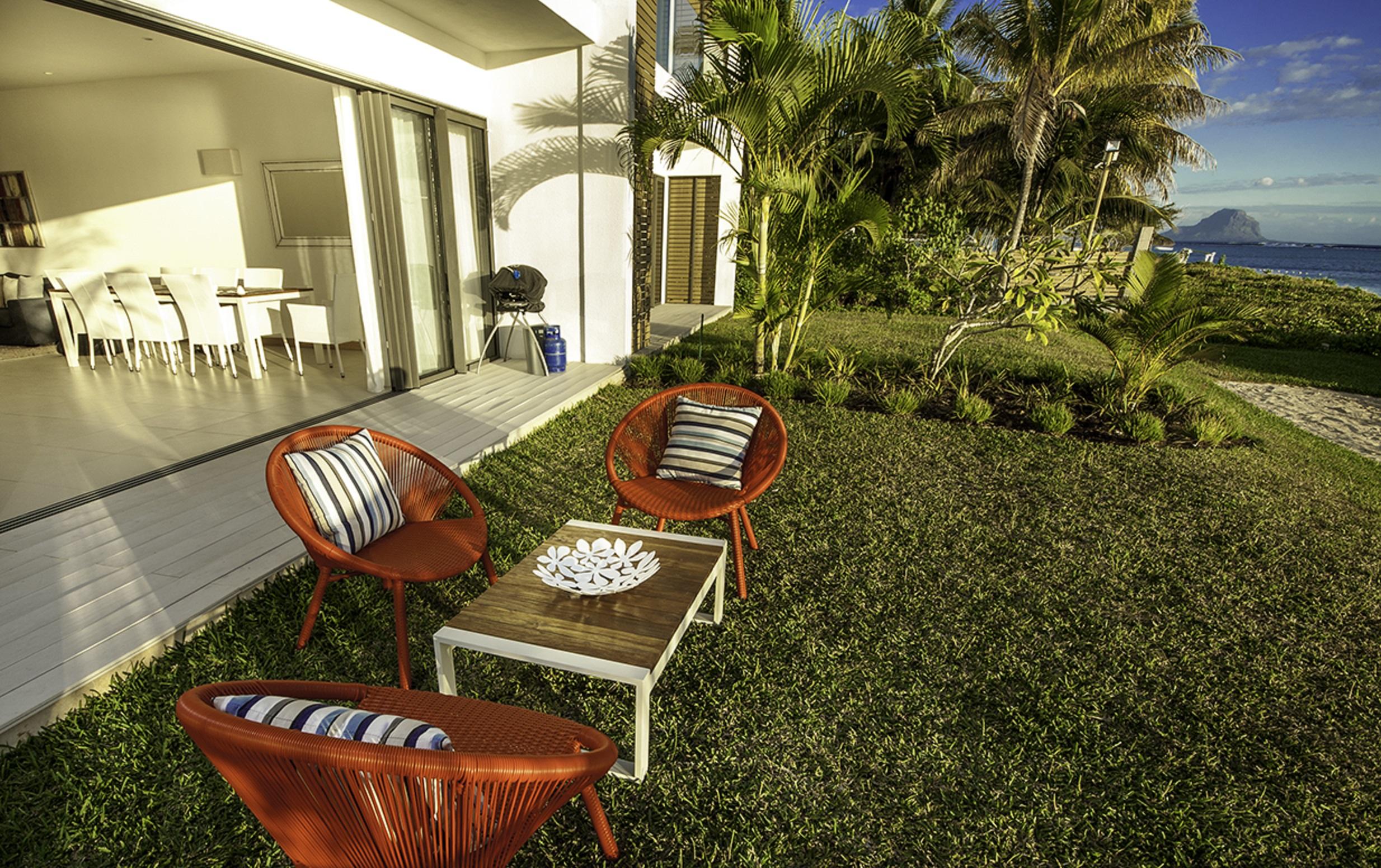 Cap Ouest: Luxury Beachfront Apartments Flic en Flac Luaran gambar