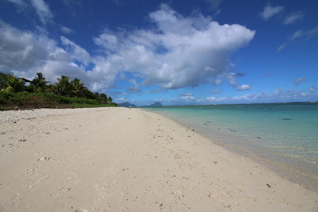 Cap Ouest: Luxury Beachfront Apartments Flic en Flac Luaran gambar